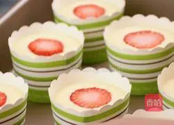 It can also be eaten to lose weight Strawberry Yoghurt Cake 6 simple steps to make Illustration 6