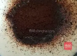 Illustration of how to make coffee stuffed macarons 2