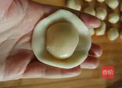 Thousand-layer puff pastry bean paste roll recipe 6