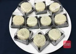 Illustration of how to make snow-skin mooncakes with pineapple filling 16