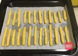 Illustration of how to make finger biscuits 9