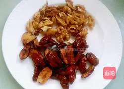 Illustration of how to make walnut and red date cheese 2