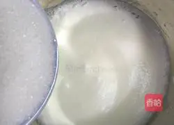 Illustration of how to make chiffon cake 6