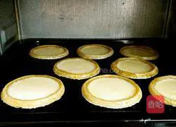 Illustration of how to make whole egg tarts 9