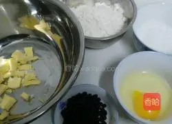 Illustration of how to make crispy blueberry cookies 1