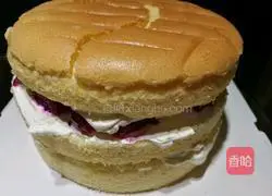 Illustration of how to make a fresh birthday cake 5