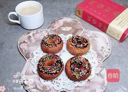 Illustration of how to make colorful pumpkin donuts 12