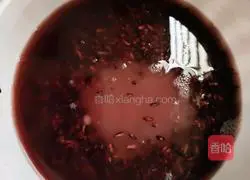 Illustration of how to make purple rice waffles 1