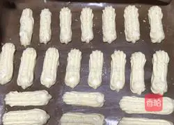 Illustration of how to make finger biscuits 6