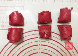 Illustration of how to make rose biscuits 17