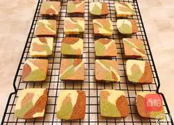 Illustration of how to make camouflage biscuits 8
