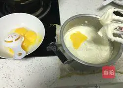  Illustration of making yogurt cheese 5