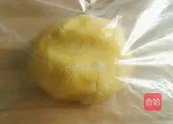 Illustration of how to make egg yolk biscuits 4