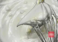 Illustration of how to make chiffon cake without bursting 4