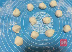 Illustration of how to make red bean paste buns 8