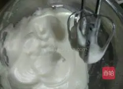 Illustration of how to make chiffon cake 3