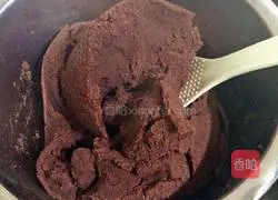 Illustration of making homemade red bean paste filling 8