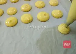 Illustration of how to make egg yolk yuan egg yolk biscuits 10