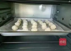 Illustration of how to make coconut biscuits 9