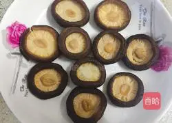 Illustration of how to make mushroom egg tart 1