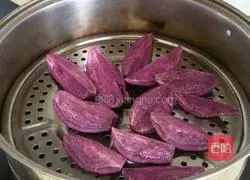 Illustration of how to make purple sweet potato roses 1