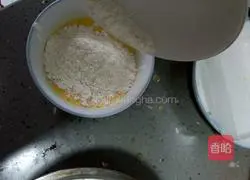 Illustration of how to make chiffon cake 8