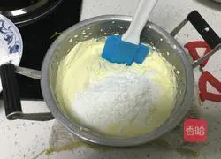 Illustration of how to make yogurt cheese 8