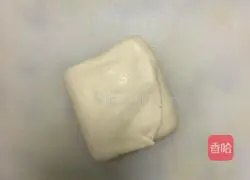 Illustration of how to make puff pastry yellow peach pie 10