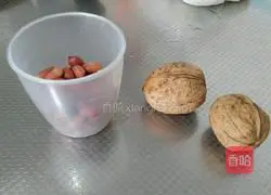 Illustration of how to make peanut walnut cake 1