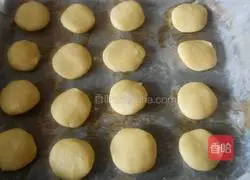 Illustration of how to make blueberry jam biscuits 7