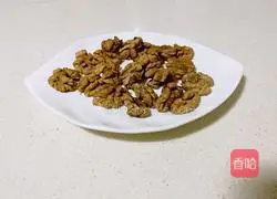 Illustration of how to make thick and smooth walnut dew 3