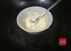 Illustration of how to make four-leaf clover mousse cake 9