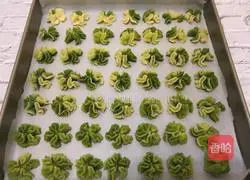 Illustration of how to make two-color honey cookies 6