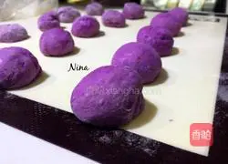 Illustration of how to make purple sweet potato flower steamed buns 3