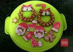 Illustration of how to make Christmas frosted cookies 13