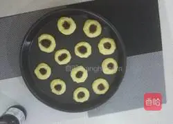 Illustration of making jam cookies 10