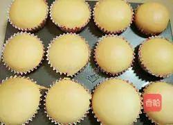 Illustration of how to make cup cakes 18