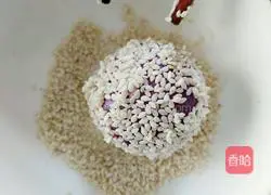 Illustration of how to make purple sweet potato balls 9