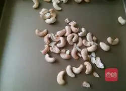 Illustration of how to make cashew protein crackers 2