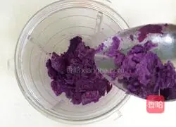 Illustration of how to make purple sweet potato milk 6