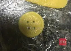 Illustration of how to make the Children's Day Happy Little Button Cookies 8