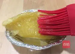 Illustration of how to make banana egg tart 6