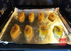 Illustration of how to make banana pie (egg tart crust version) 9