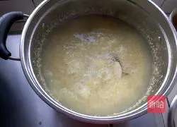 Illustration of how to make purple sweet potato and yam porridge 4