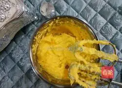 Illustration of how to make raisin cookie bars 6