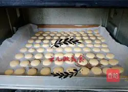 Illustration of how to make egg yolk biscuits 8