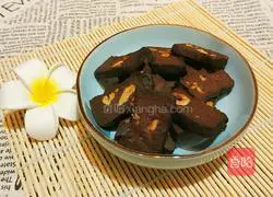 Illustration of how to make chocolate nut cookies 10