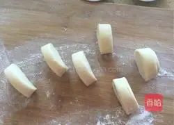 Illustration of how to make homemade egg tart crust 16