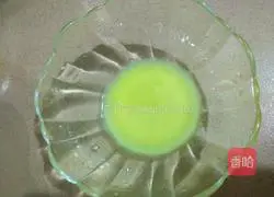 Illustration of how to stir-fry eggs with ginger juice and walnuts 4