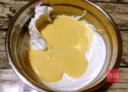 Illustration of how to make hot noodle chiffon cake (eight inches) 15